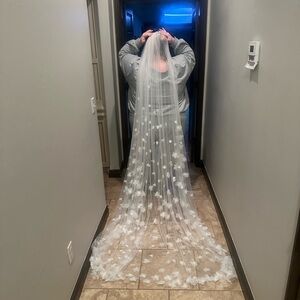 Elegant White Floral Veil